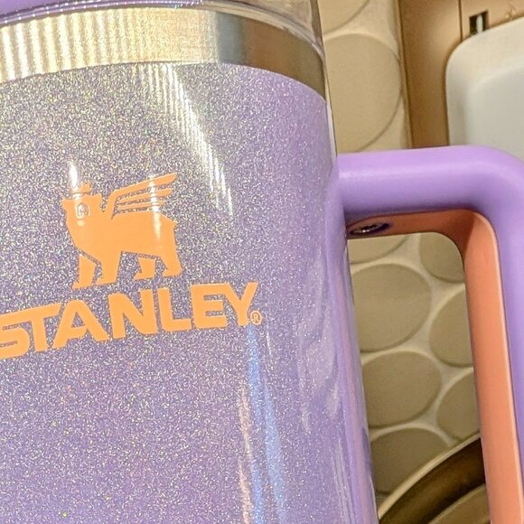 BNWT Periwinkle Shimmer Stanley 40oz Purple Lilac Quencher Tumbler - Picture 2 of 2